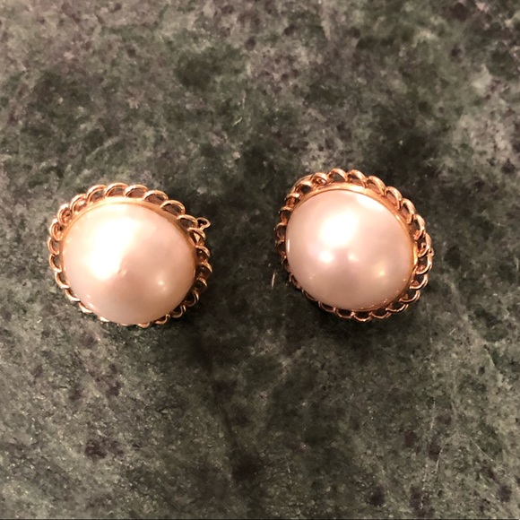Pearl and Gold earrings - Picture 1 of 3